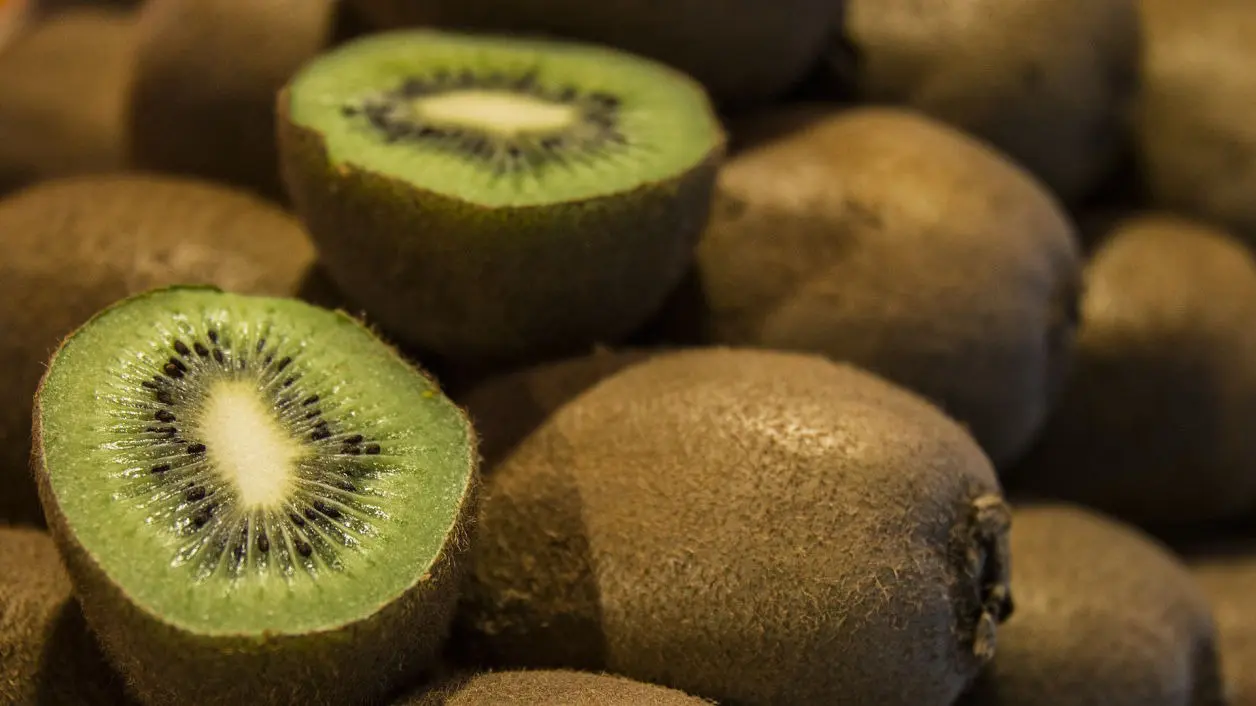 Kiwis image